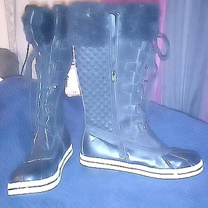Size 8 Black snow boots